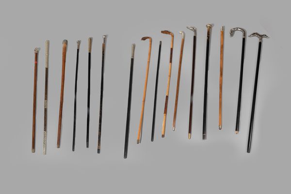Lotto di sedici bastoni da passeggio, secolo XX  - Asta Incanti d'arte - Associazione Nazionale - Case d'Asta italiane