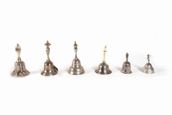 Lotto composto da sei campanelli in argento, Paesi Bassi secolo XIX-XX  - Asta Incanti d'arte - Associazione Nazionale - Case d'Asta italiane