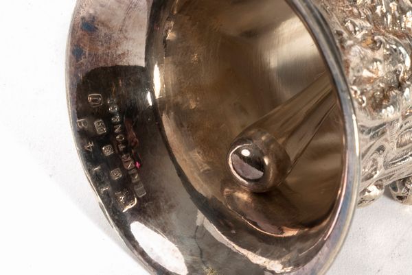 Lotto composto da sette campanelli in bronzo, secoli XIX - XX  - Asta Incanti d'arte - Associazione Nazionale - Case d'Asta italiane