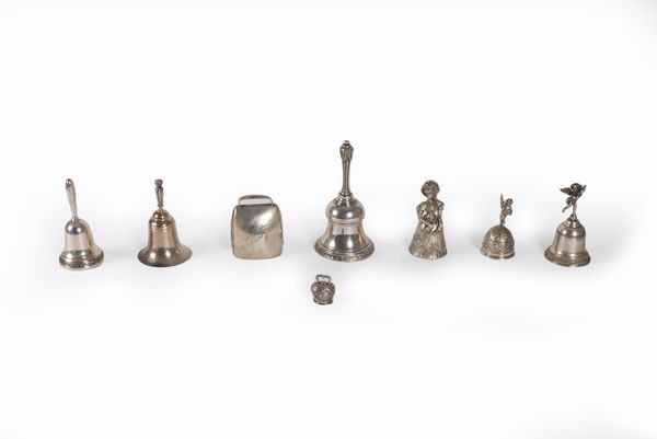 Lotto composto da otto campanelli in argento, secolo XX  - Asta Incanti d'arte - Associazione Nazionale - Case d'Asta italiane