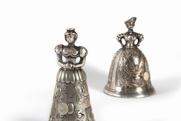 Lotto composto da dodici campanelli in argento di manifattura europea, secoli XIX-XX  - Asta Incanti d'arte - Associazione Nazionale - Case d'Asta italiane