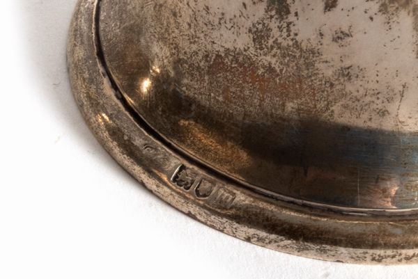 Lotto composto da tre campanelli in argento, Inghilterra inizi secolo XX  - Asta Incanti d'arte - Associazione Nazionale - Case d'Asta italiane