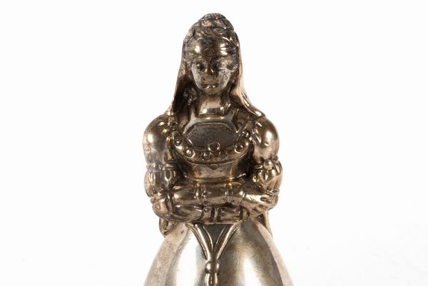 Lotto composto da tre campanelli in argento, Londra, Inghilterra secoli XIX - XX  - Asta Incanti d'arte - Associazione Nazionale - Case d'Asta italiane