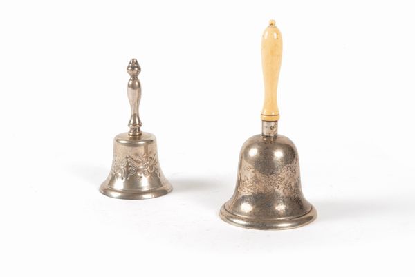 Due campanelli in argento, Londra, Inghilterra secolo XX  - Asta Incanti d'arte - Associazione Nazionale - Case d'Asta italiane