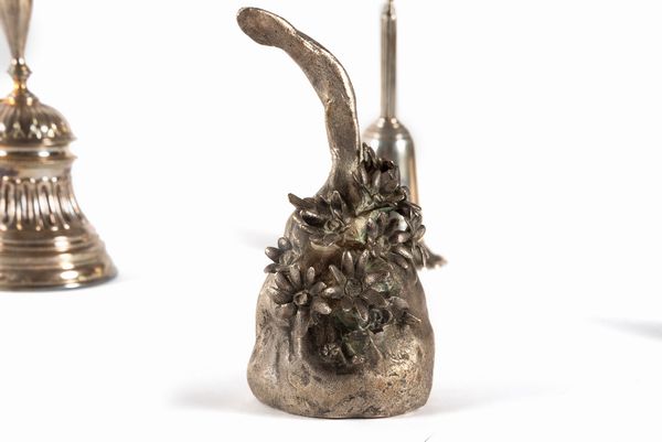 Lotto composto da undici campanelli in argento, secolo XX  - Asta Incanti d'arte - Associazione Nazionale - Case d'Asta italiane