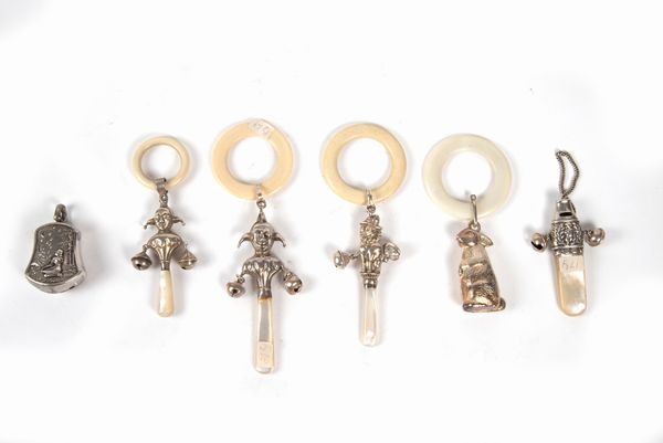 Lotto composto da cinque sonagli in argento e uno in metallo, secolo XX  - Asta Incanti d'arte - Associazione Nazionale - Case d'Asta italiane