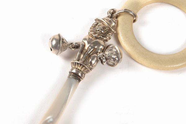 Lotto composto da cinque sonagli in argento e uno in metallo, secolo XX  - Asta Incanti d'arte - Associazione Nazionale - Case d'Asta italiane