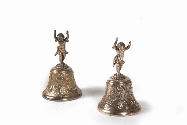 Coppia di campanelli argento, Londra, Inghilterra secolo XX  - Asta Incanti d'arte - Associazione Nazionale - Case d'Asta italiane