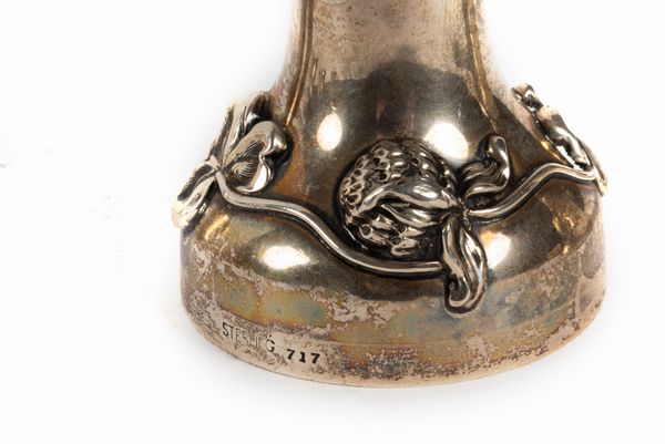 Lotto composto da sei campanelli in argento Sterling, secolo XX  - Asta Incanti d'arte - Associazione Nazionale - Case d'Asta italiane