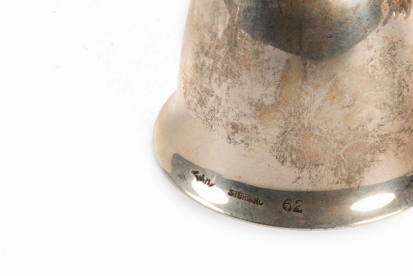 Lotto composto da sei campanelli in argento Sterling, secolo XX  - Asta Incanti d'arte - Associazione Nazionale - Case d'Asta italiane