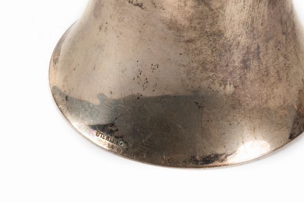 Lotto composto da sei campanelli in argento Sterling, secolo XX  - Asta Incanti d'arte - Associazione Nazionale - Case d'Asta italiane