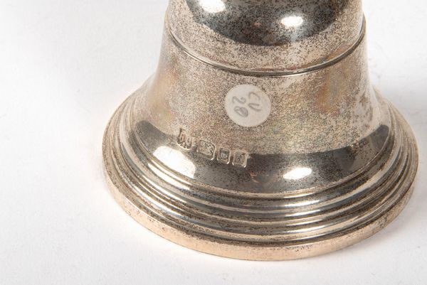 Due campanelli in argento, Londra, Inghilterra secolo XX  - Asta Incanti d'arte - Associazione Nazionale - Case d'Asta italiane