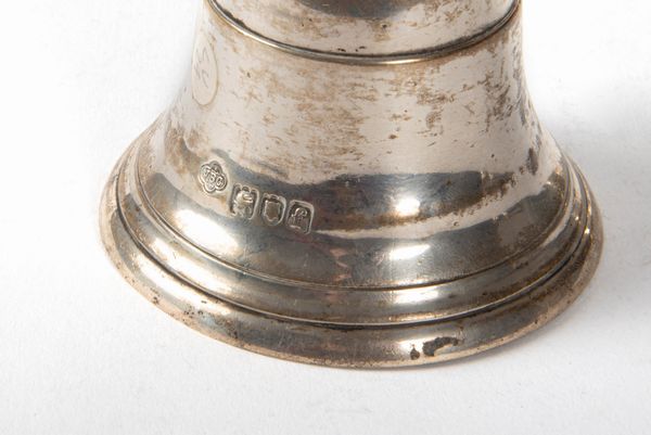 Due campanelli in argento, Londra, Inghilterra secolo XX  - Asta Incanti d'arte - Associazione Nazionale - Case d'Asta italiane