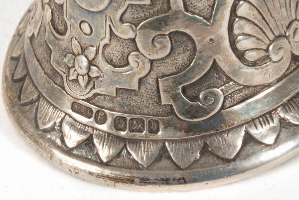 Lotto composto da undici campanelli in argento, Inghilterra secoli XIX-XX  - Asta Incanti d'arte - Associazione Nazionale - Case d'Asta italiane