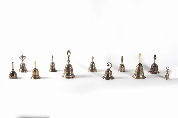 Lotto composto da undici campanelli in argento, secolo XX  - Asta Incanti d'arte - Associazione Nazionale - Case d'Asta italiane