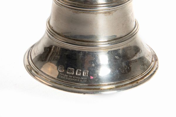 Due campanelli in argento, Londra, Inghilterra secolo XX  - Asta Incanti d'arte - Associazione Nazionale - Case d'Asta italiane