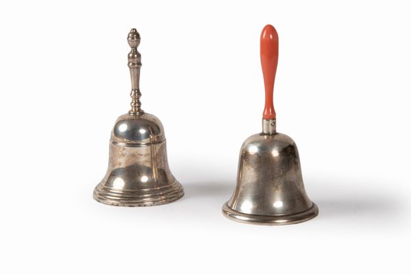 Due campanelli in argento, Birmingham, Inghilterra met secolo XX  - Asta Incanti d'arte - Associazione Nazionale - Case d'Asta italiane