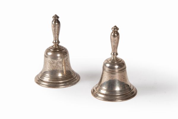 Coppia di campanelli in argento, Tiffany, inizi secolo XX  - Asta Incanti d'arte - Associazione Nazionale - Case d'Asta italiane