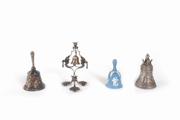 Lotto composto da quattro campanelli, secoli XIX-XX  - Asta Incanti d'arte - Associazione Nazionale - Case d'Asta italiane