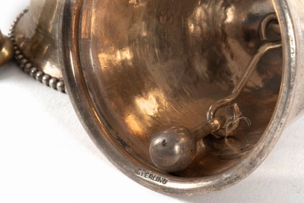 Lotto composto da sedici campanelli in argento Sterling, secoli XIX - XX  - Asta Incanti d'arte - Associazione Nazionale - Case d'Asta italiane