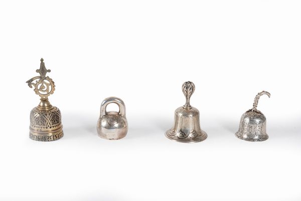 Lotto composto da quattro campanelli, Russia secoli XIX-XX  - Asta Incanti d'arte - Associazione Nazionale - Case d'Asta italiane