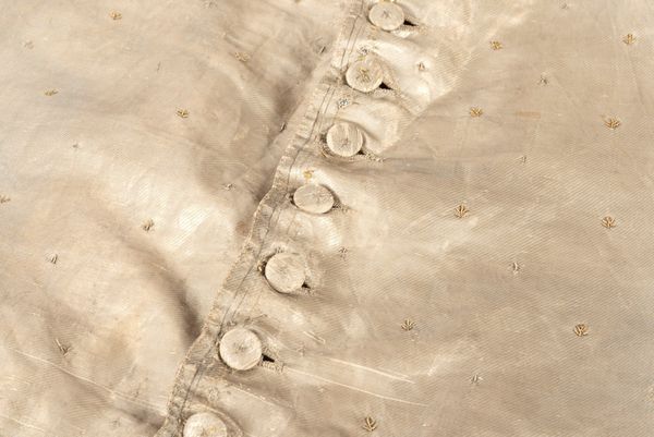 Lotto composto da due gilet in seta ricamata, secolo XVIII, e un gilet in broccato, secolo XIX  - Asta Incanti d'arte - Associazione Nazionale - Case d'Asta italiane