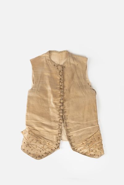 Lotto composto da due gilet in seta ricamata, secolo XVIII, e un gilet in broccato, secolo XIX  - Asta Incanti d'arte - Associazione Nazionale - Case d'Asta italiane