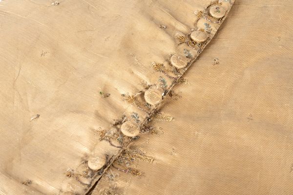 Lotto composto da due gilet in seta ricamata, secolo XVIII, e un gilet in broccato, secolo XIX  - Asta Incanti d'arte - Associazione Nazionale - Case d'Asta italiane