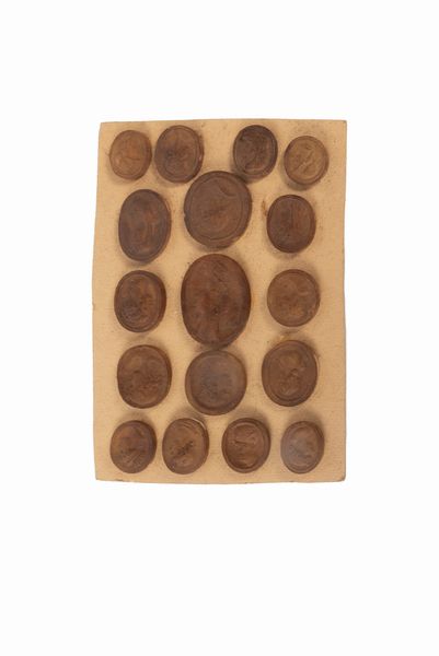 Lotto composto da 193 calchi in gesso da antichi cammei  - Asta Incanti d'arte - Associazione Nazionale - Case d'Asta italiane
