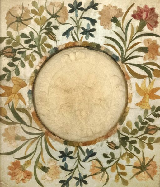 Bassorilievo in cera raffigurante Incoronazione della Vergine, entro passepartout in seta ricamata, fine secolo XVII - inizio XVIII  - Asta Incanti d'arte - Associazione Nazionale - Case d'Asta italiane