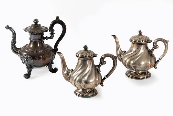 Lotto composto da tre oggetti in argento, secolo XX  - Asta Incanti d'arte - Associazione Nazionale - Case d'Asta italiane