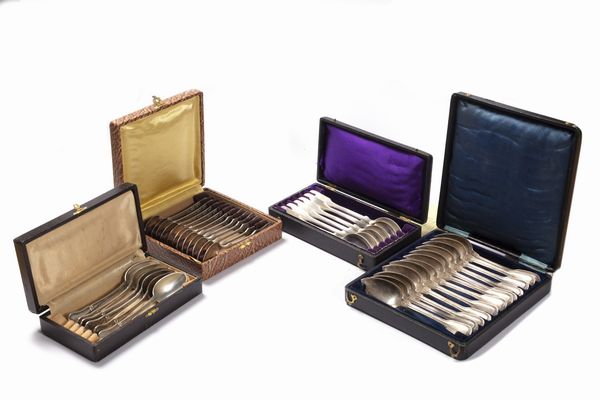 Lotto composto da quattro set di cucchiaini in argento  - Asta Incanti d'arte - Associazione Nazionale - Case d'Asta italiane