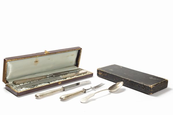 Due set di posate da portata in argento, secolo XIX  - Asta Incanti d'arte - Associazione Nazionale - Case d'Asta italiane