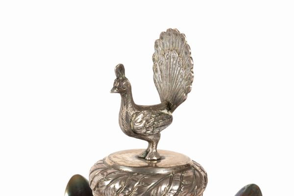 Zuccheriera in argento con presa a forma di pavone, secolo XIX  - Asta Incanti d'arte - Associazione Nazionale - Case d'Asta italiane
