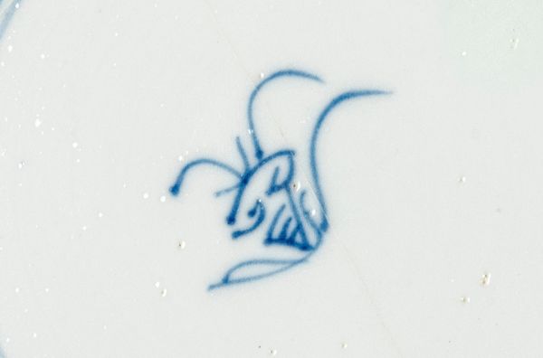 Piatto in porcellana bianca e blu, Cina, dinastia Qing, periodo Kangxi  - Asta Incanti d'arte - Associazione Nazionale - Case d'Asta italiane