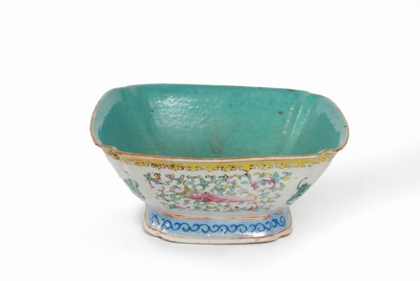 Alzata in porcellana policroma, Cina secolo XIX  - Asta Incanti d'arte - Associazione Nazionale - Case d'Asta italiane