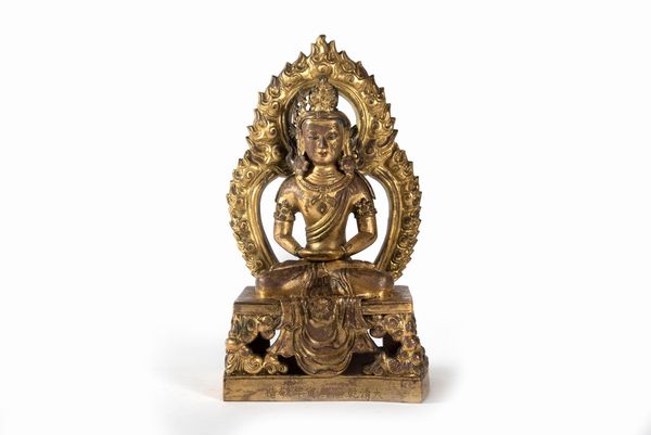 Scultura in bronzo dorato raffigurante Amitayus, Cina secolo XVIII  - Asta Incanti d'arte - Associazione Nazionale - Case d'Asta italiane