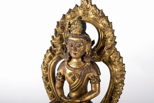 Scultura in bronzo dorato raffigurante Amitayus, Cina secolo XVIII  - Asta Incanti d'arte - Associazione Nazionale - Case d'Asta italiane