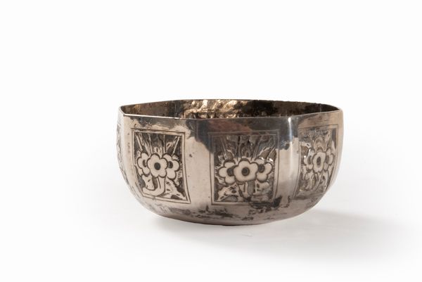 Due ciotole in argento, Cina inizi secolo XX  - Asta Incanti d'arte - Associazione Nazionale - Case d'Asta italiane