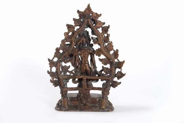 Antica scultura in bronzo con tracce di doratura raffigurante bodhisattva, area hymalayana Nepal-Tibet  - Asta Incanti d'arte - Associazione Nazionale - Case d'Asta italiane