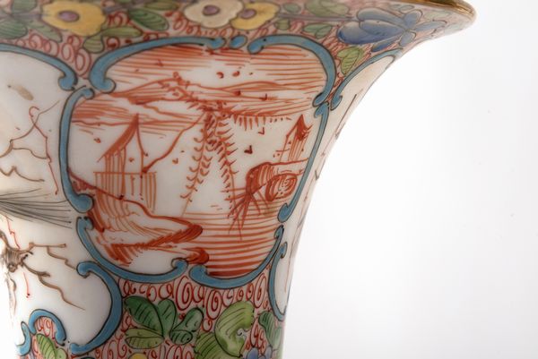 Coppia di vasi in porcellana policroma, di gusto orientale, secolo XIX  - Asta Incanti d'arte - Associazione Nazionale - Case d'Asta italiane