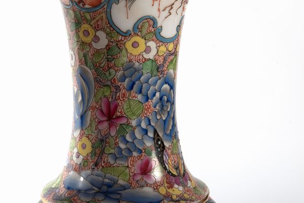 Coppia di vasi in porcellana policroma, di gusto orientale, secolo XIX  - Asta Incanti d'arte - Associazione Nazionale - Case d'Asta italiane