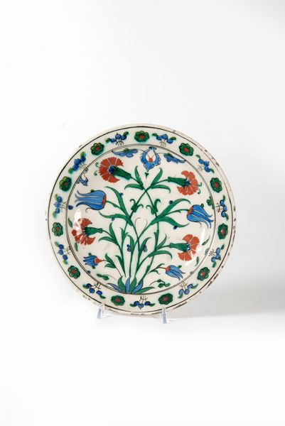 Piatto in ceramica Iznik, Impero Ottomano, Turchia, secolo XVII  - Asta Incanti d'arte - Associazione Nazionale - Case d'Asta italiane
