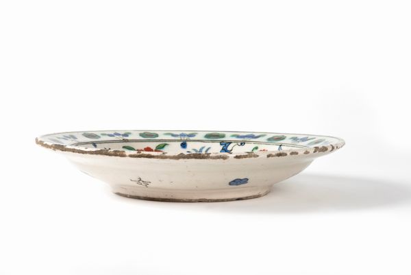 Piatto in ceramica Iznik, Impero Ottomano, Turchia, secolo XVII  - Asta Incanti d'arte - Associazione Nazionale - Case d'Asta italiane