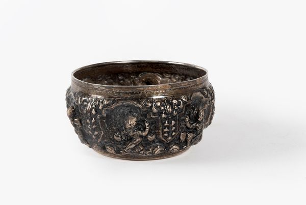 Bacile in bronzo, Persia secolo XIX  - Asta Incanti d'arte - Associazione Nazionale - Case d'Asta italiane