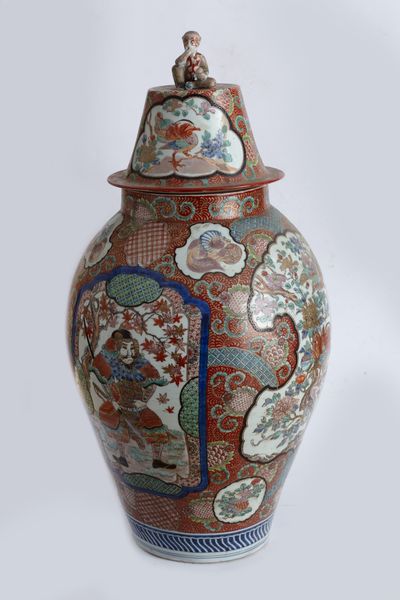 Grande vaso con coperchio in porcellana policroma, Giappone, secolo XIX  - Asta Incanti d'arte - Associazione Nazionale - Case d'Asta italiane