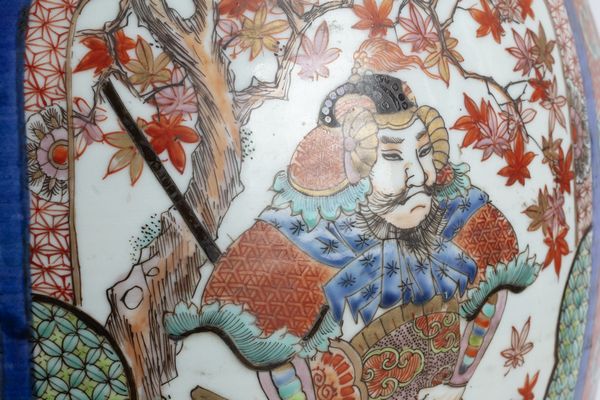 Grande vaso con coperchio in porcellana policroma, Giappone, secolo XIX  - Asta Incanti d'arte - Associazione Nazionale - Case d'Asta italiane