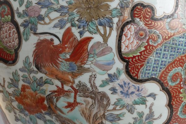 Grande vaso con coperchio in porcellana policroma, Giappone, secolo XIX  - Asta Incanti d'arte - Associazione Nazionale - Case d'Asta italiane