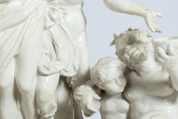Importante gruppo scultoreo in maiolica bianca raffigurante baccanale, manifattura di Capodimonte, fine secolo XVIII - inizi XIX  - Asta Incanti d'arte - Associazione Nazionale - Case d'Asta italiane