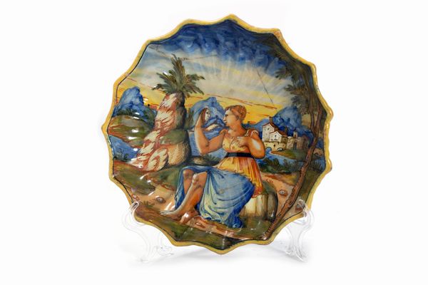 Piatto istoriato in maiolica policroma con figura femminile allegorica  - Asta Incanti d'arte - Associazione Nazionale - Case d'Asta italiane